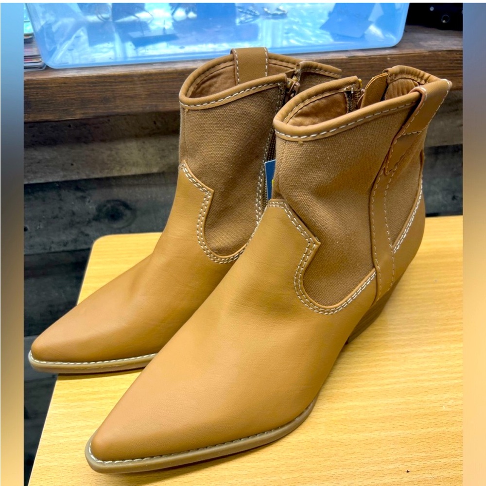 NWT UNIVERSAL THREAD Women’s Kay Ankle Boots